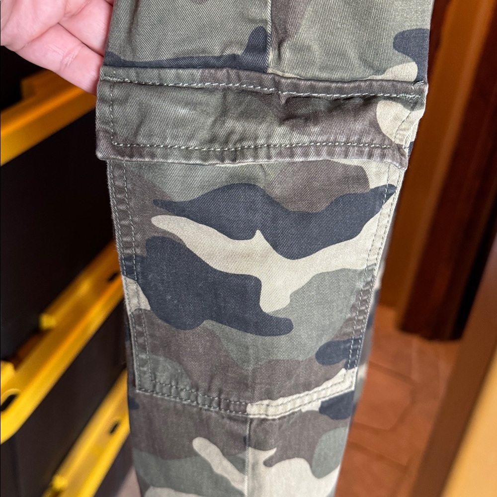 H&M Divided Camo Cargo Jogger Pants Elastic Waist Size 2 - Picture 9 of 11